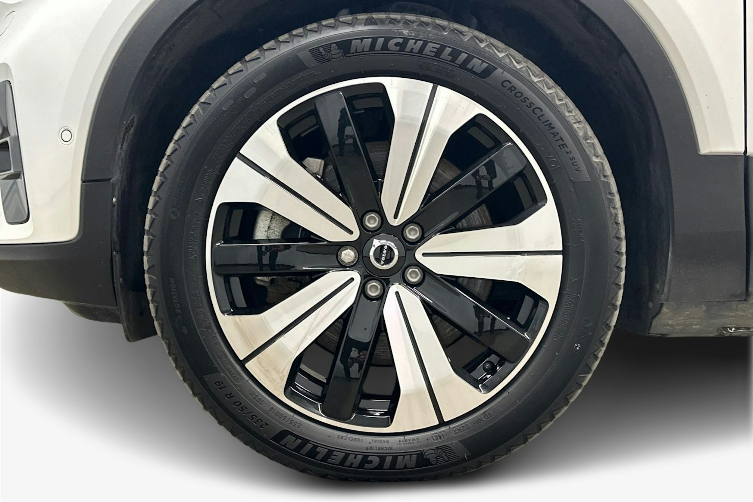 valkoinen Volvo C40 2022 kuva 9.