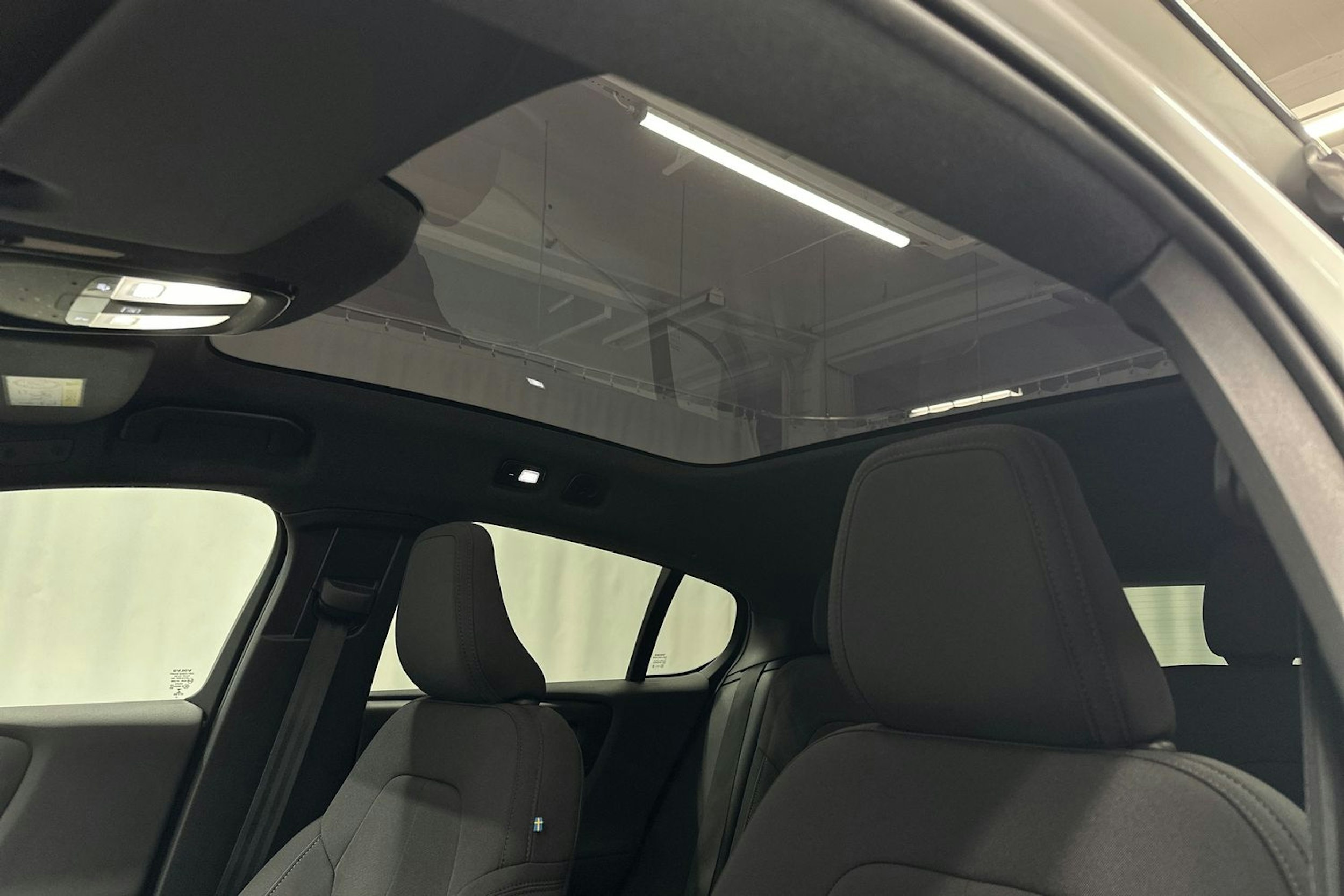 valkoinen Volvo C40 2022 kuva 12.