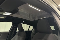 valkoinen Volvo C40 2022 kuva 12.