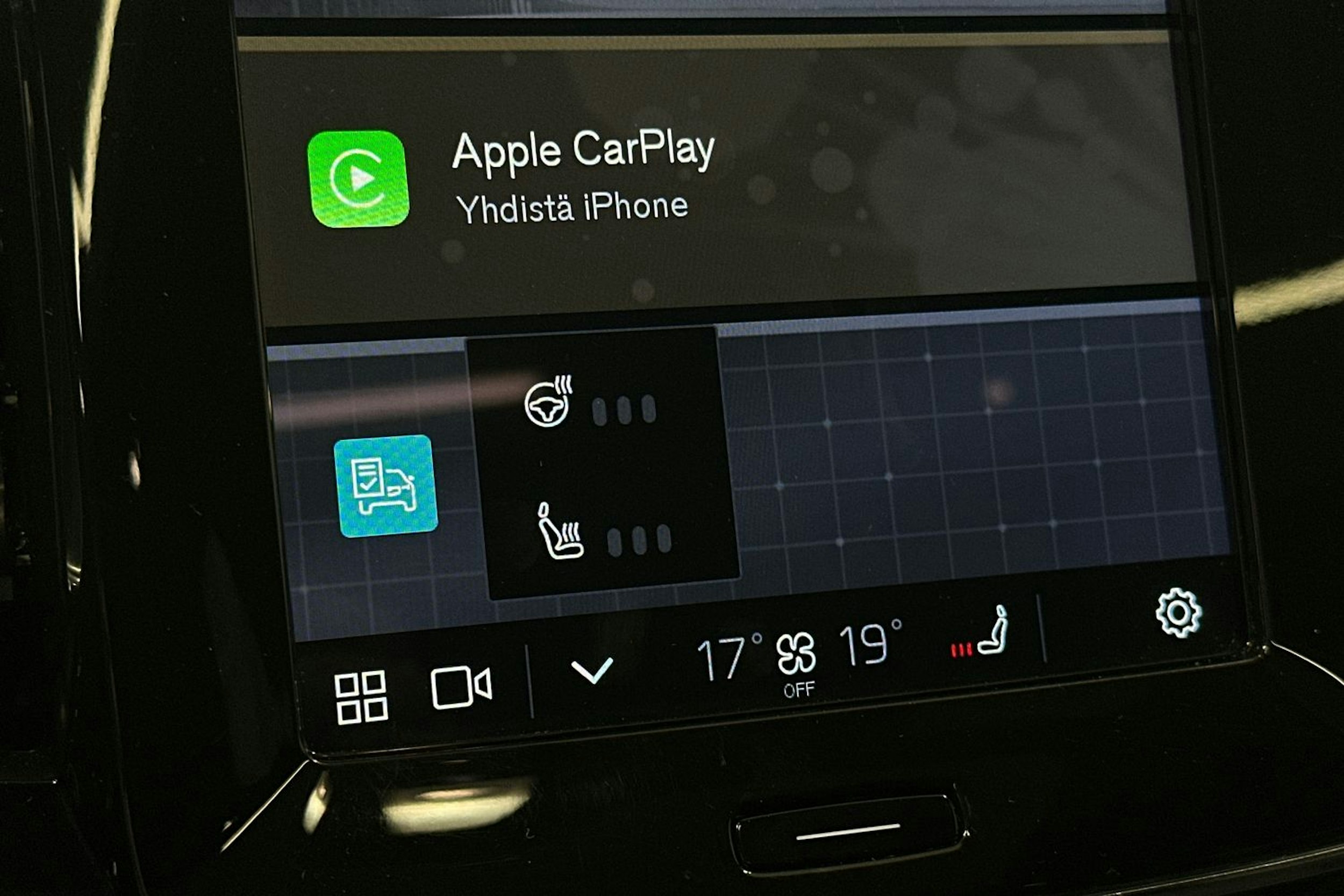 valkoinen Volvo C40 2022 kuva 22.
