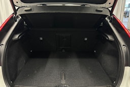 valkoinen Volvo C40 2022 kuva 27.