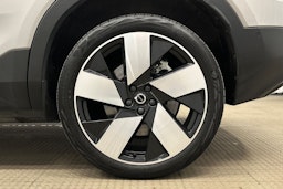 harmaa Volvo C40 2022 kuva 10.