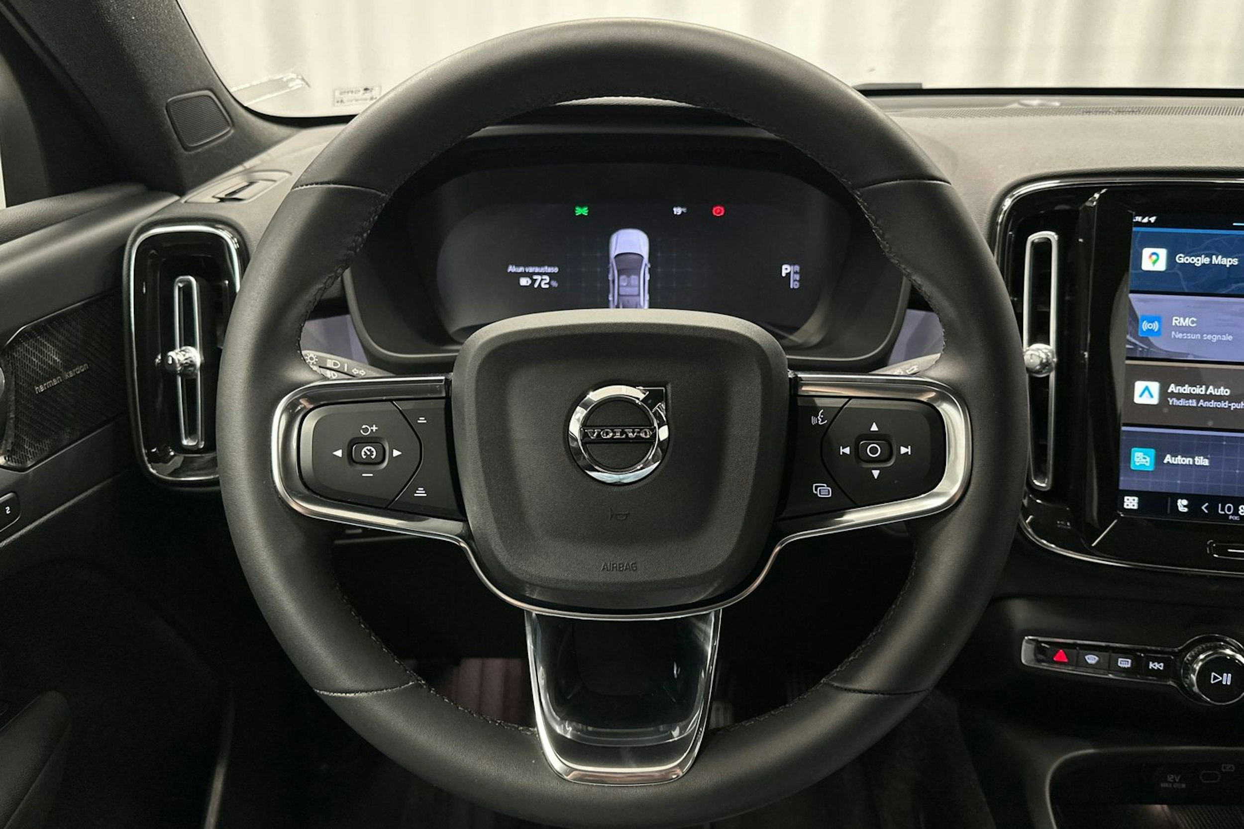 harmaa Volvo C40 2022 kuva 16.