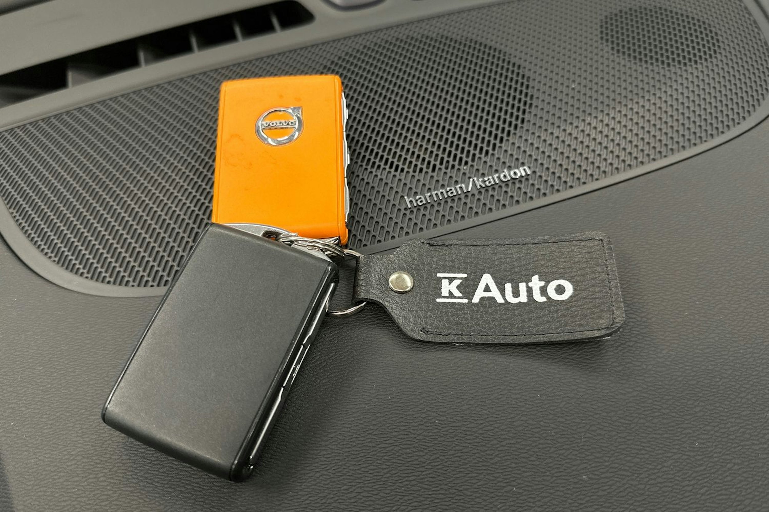 harmaa Volvo C40 2022 kuva 27.
