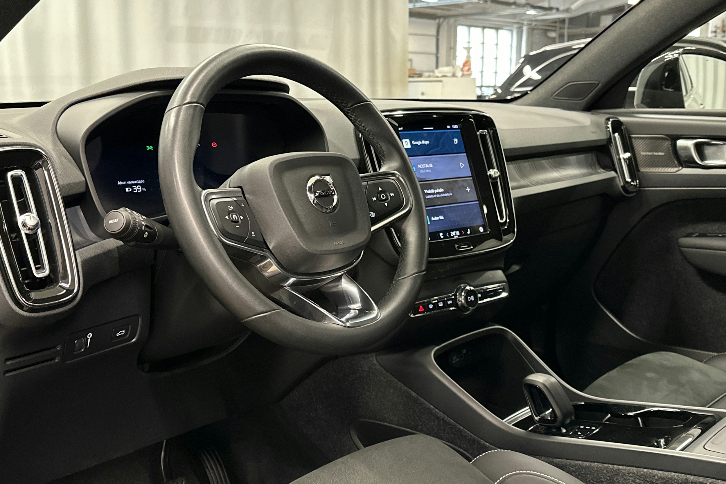 harmaa Volvo C40 2022 kuva 7.
