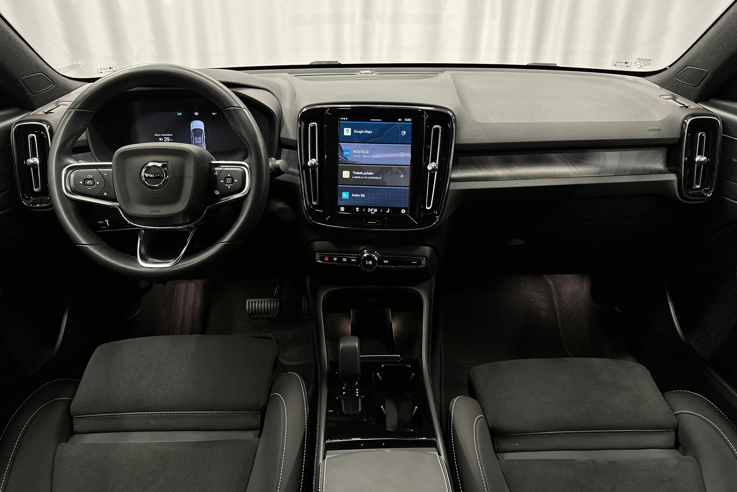harmaa Volvo C40 2022 kuva 9.