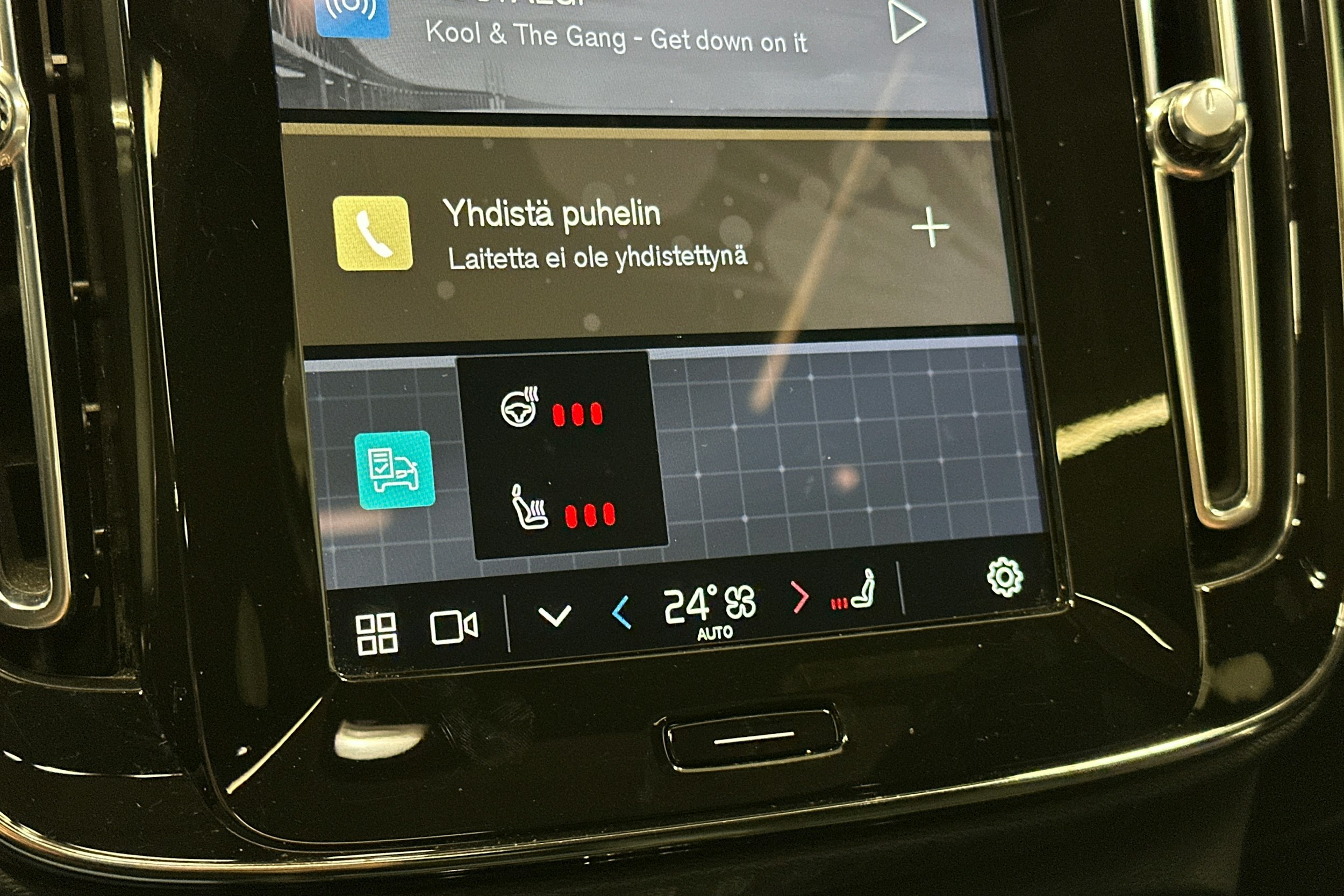 harmaa Volvo C40 2022 kuva 30.