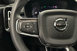 harmaa Volvo C40 2022 kuva 15.