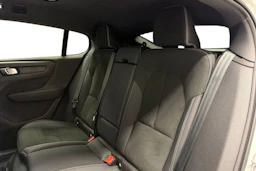 valkoinen Volvo C40 2022 kuva 8.