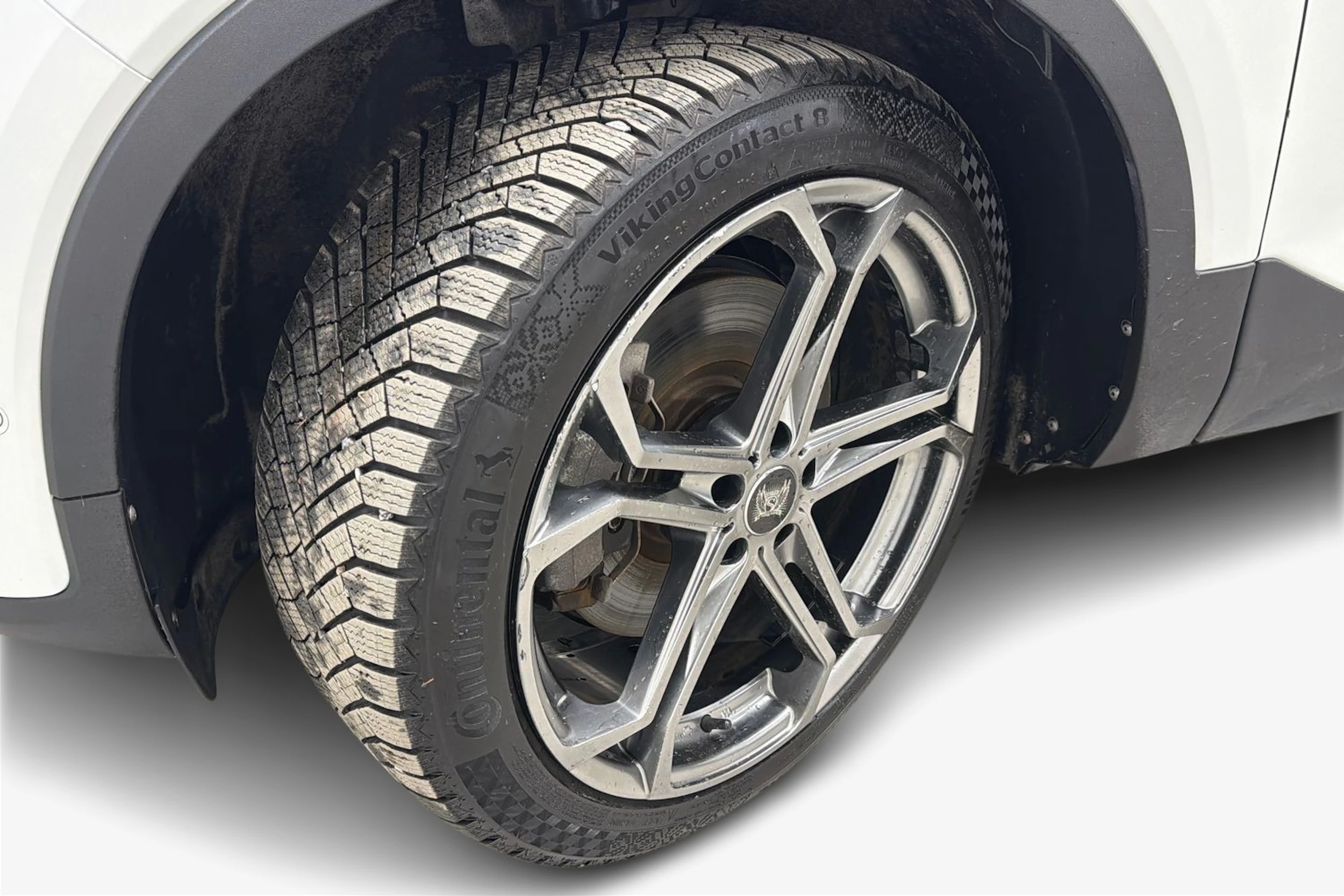 valkoinen Volvo C40 2022 kuva 9.