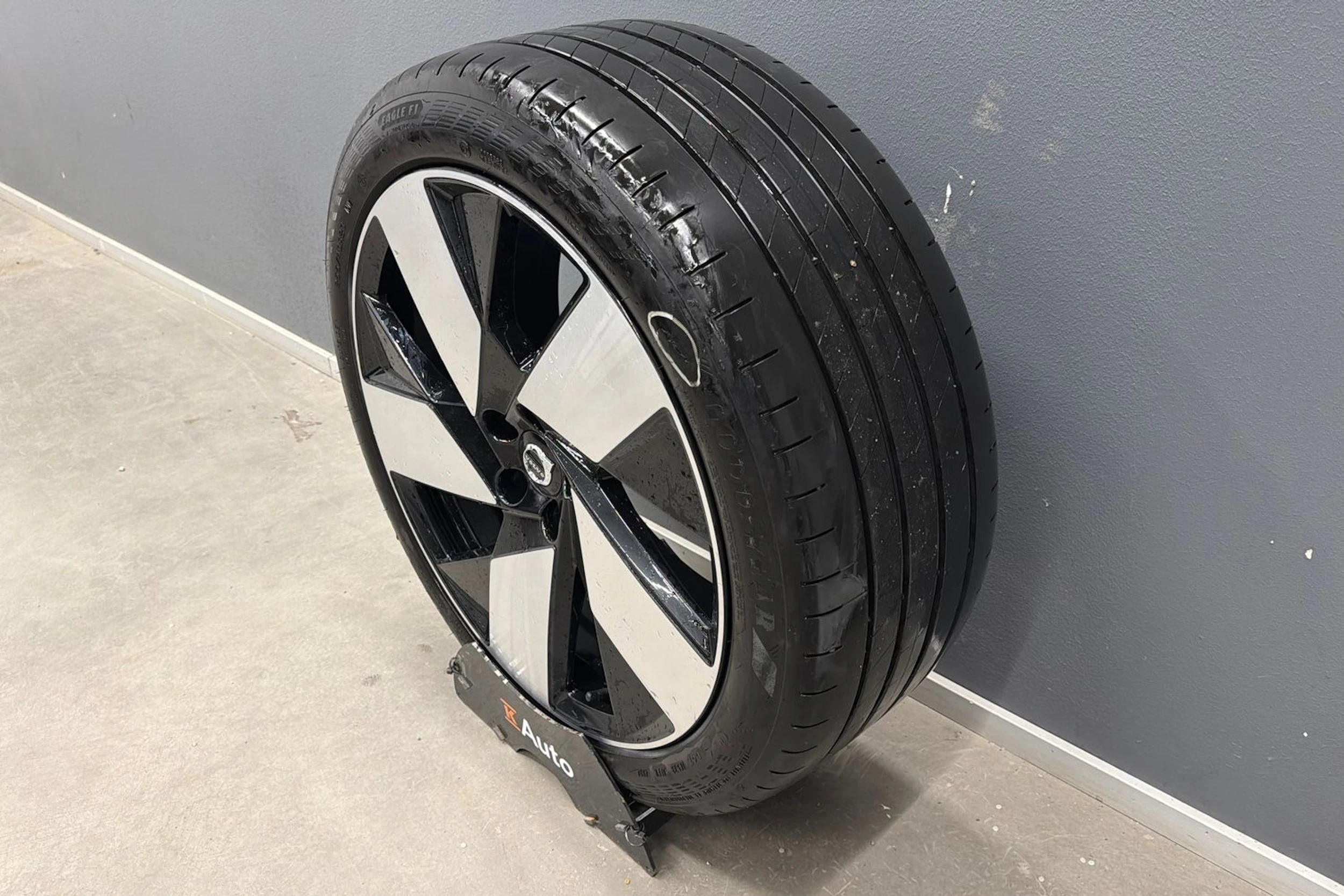 valkoinen Volvo C40 2022 kuva 10.