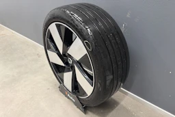 valkoinen Volvo C40 2022 kuva 10.