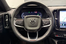 valkoinen Volvo C40 2022 kuva 11.