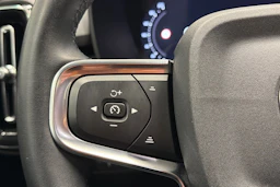 valkoinen Volvo C40 2022 kuva 12.