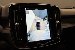 valkoinen Volvo C40 2022 kuva 15.