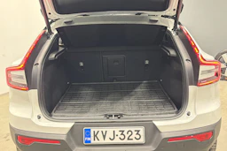 valkoinen Volvo C40 2022 kuva 18.
