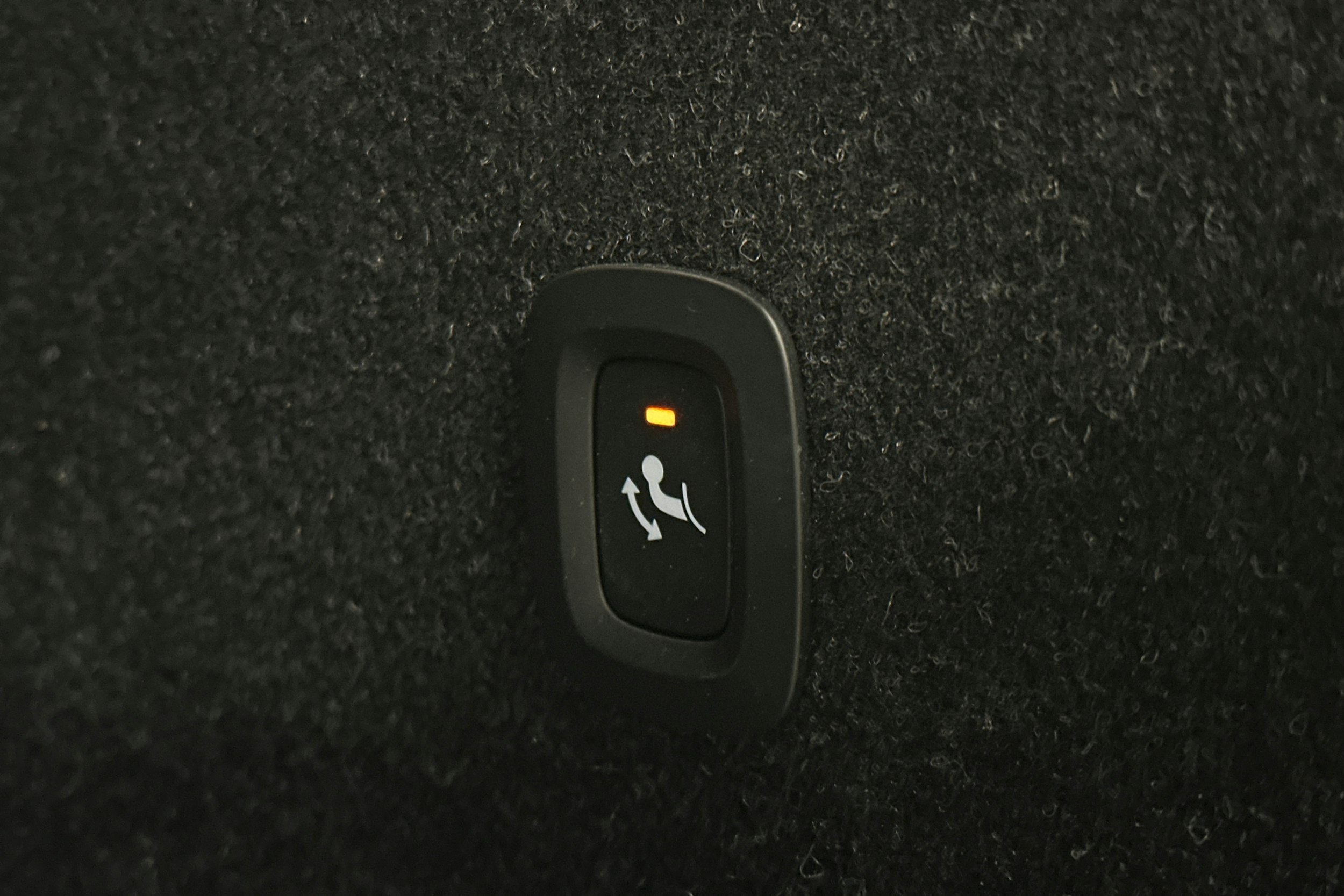 hopea Volvo C40 2022 kuva 16.