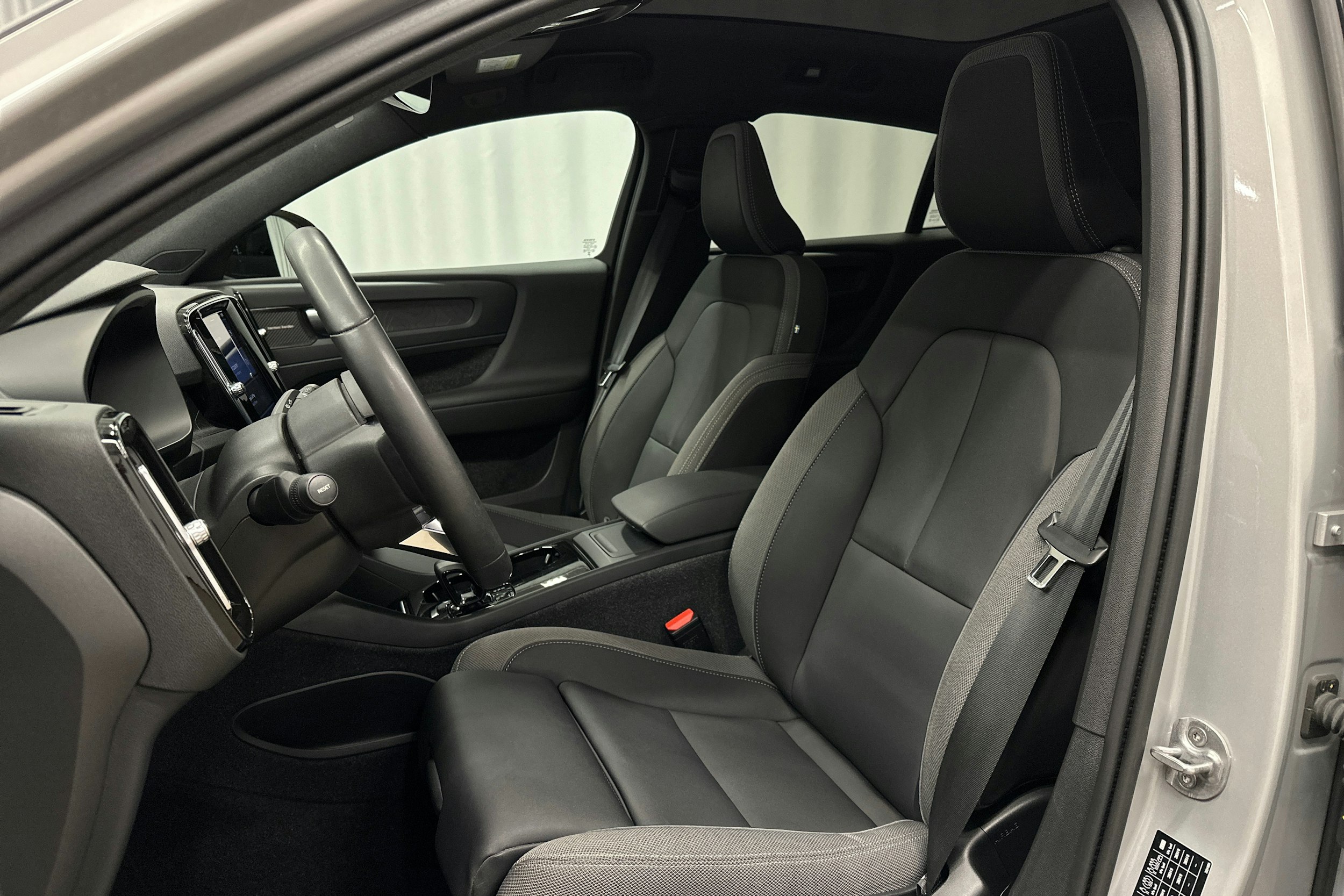 hopea Volvo C40 2022 kuva 17.