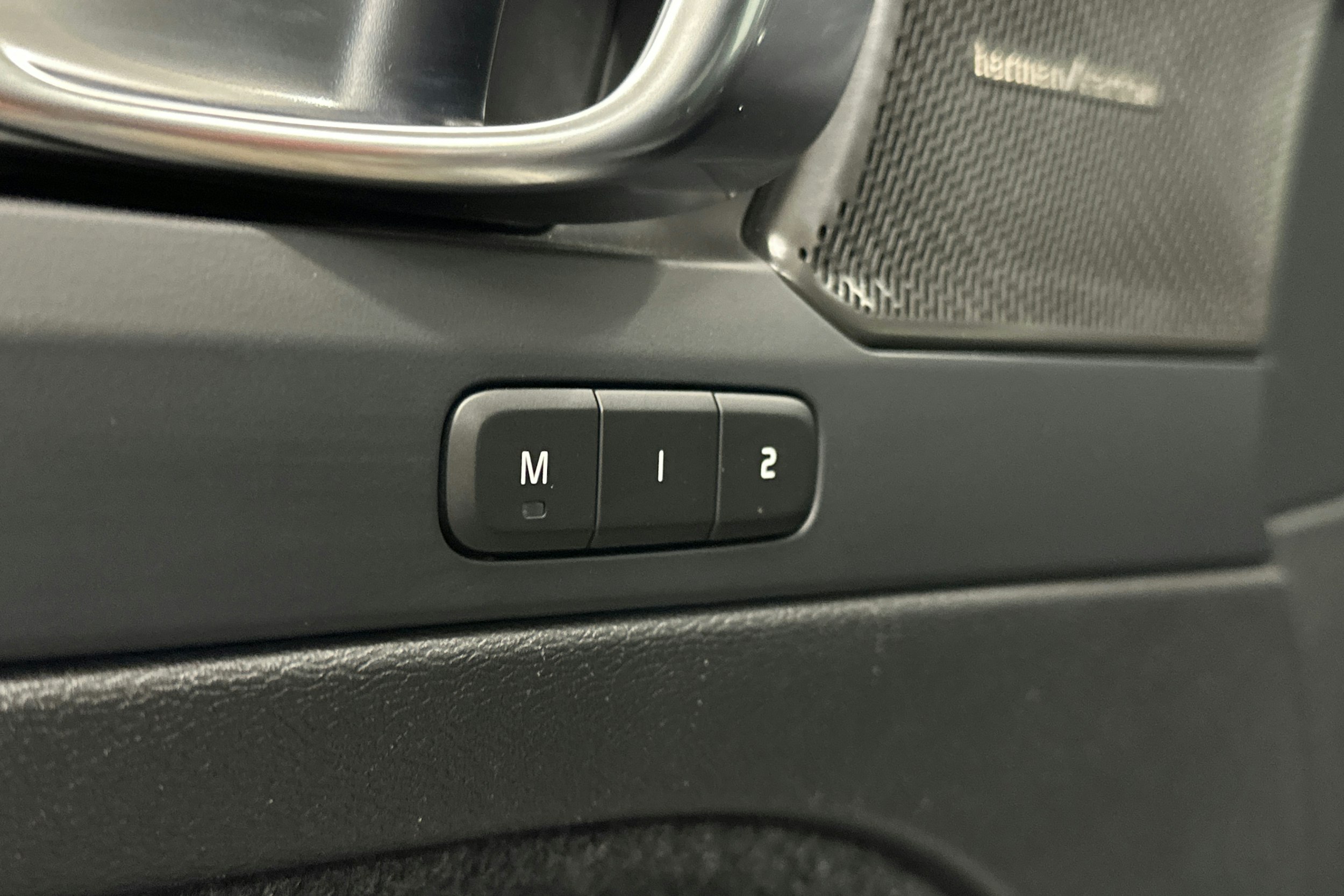 hopea Volvo C40 2022 kuva 19.