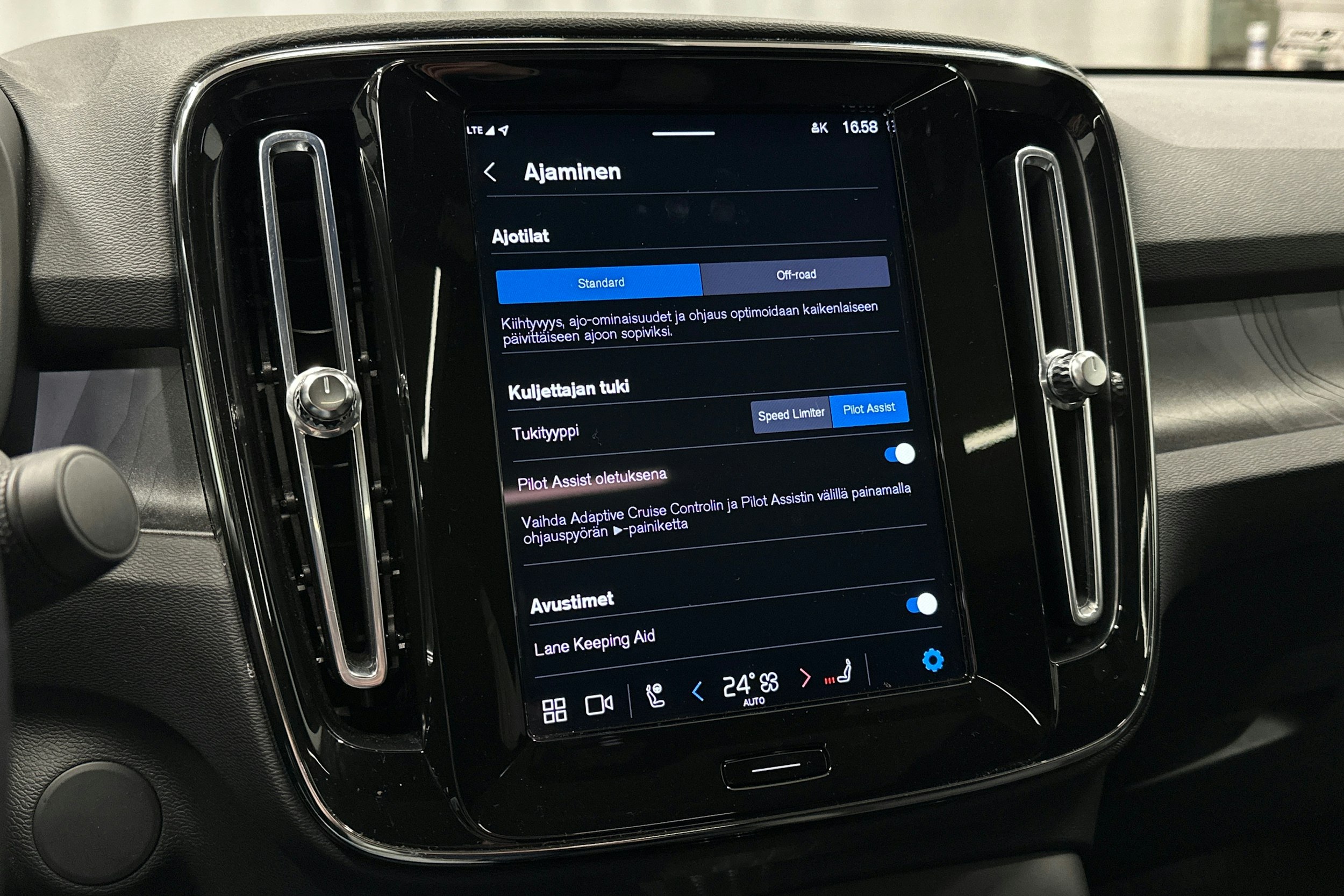 hopea Volvo C40 2022 kuva 27.