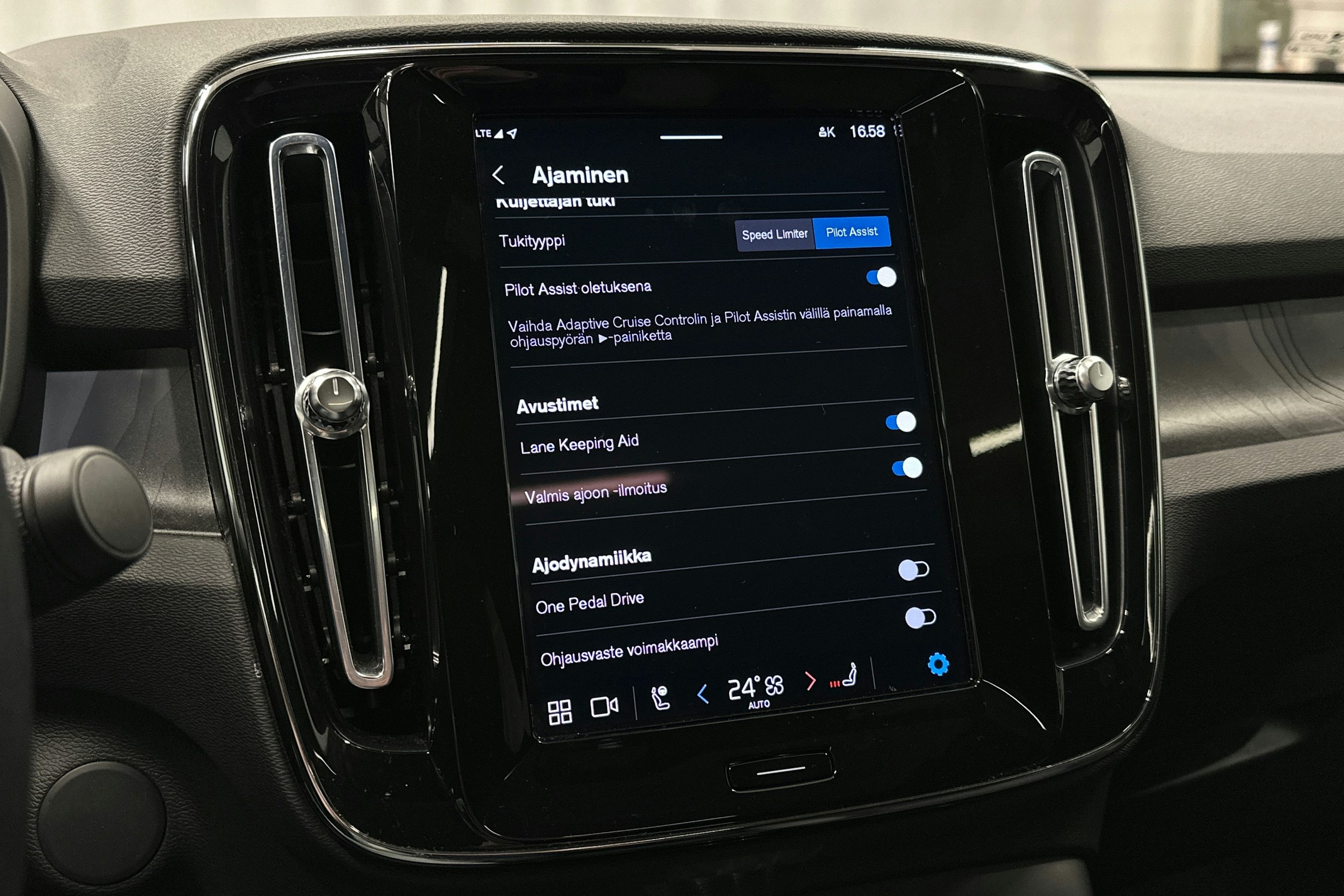 hopea Volvo C40 2022 kuva 28.