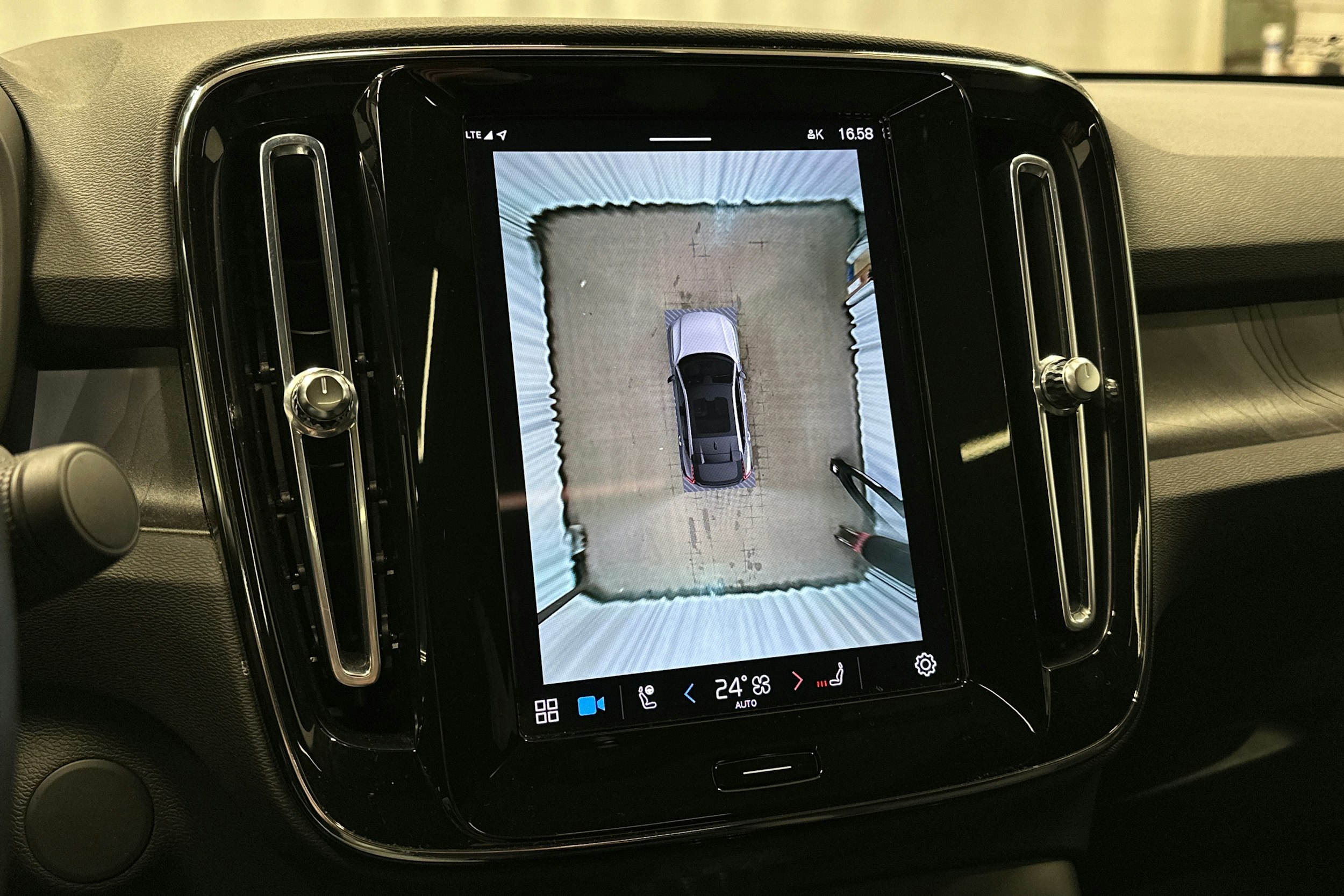 hopea Volvo C40 2022 kuva 29.