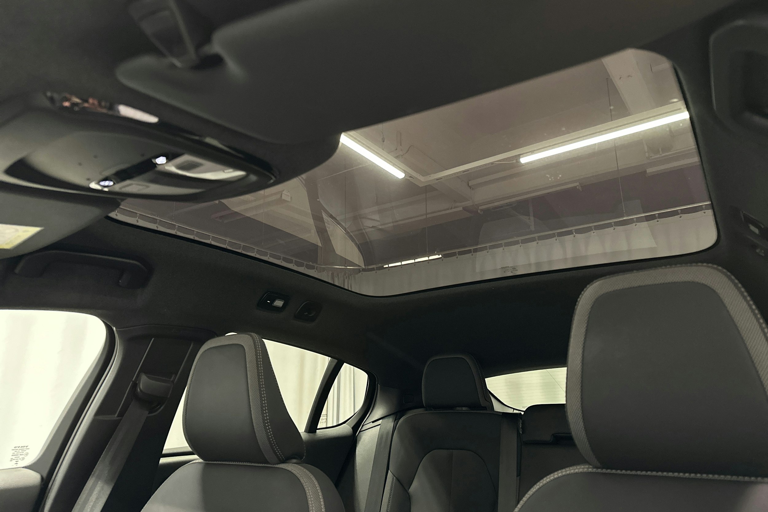 hopea Volvo C40 2022 kuva 31.