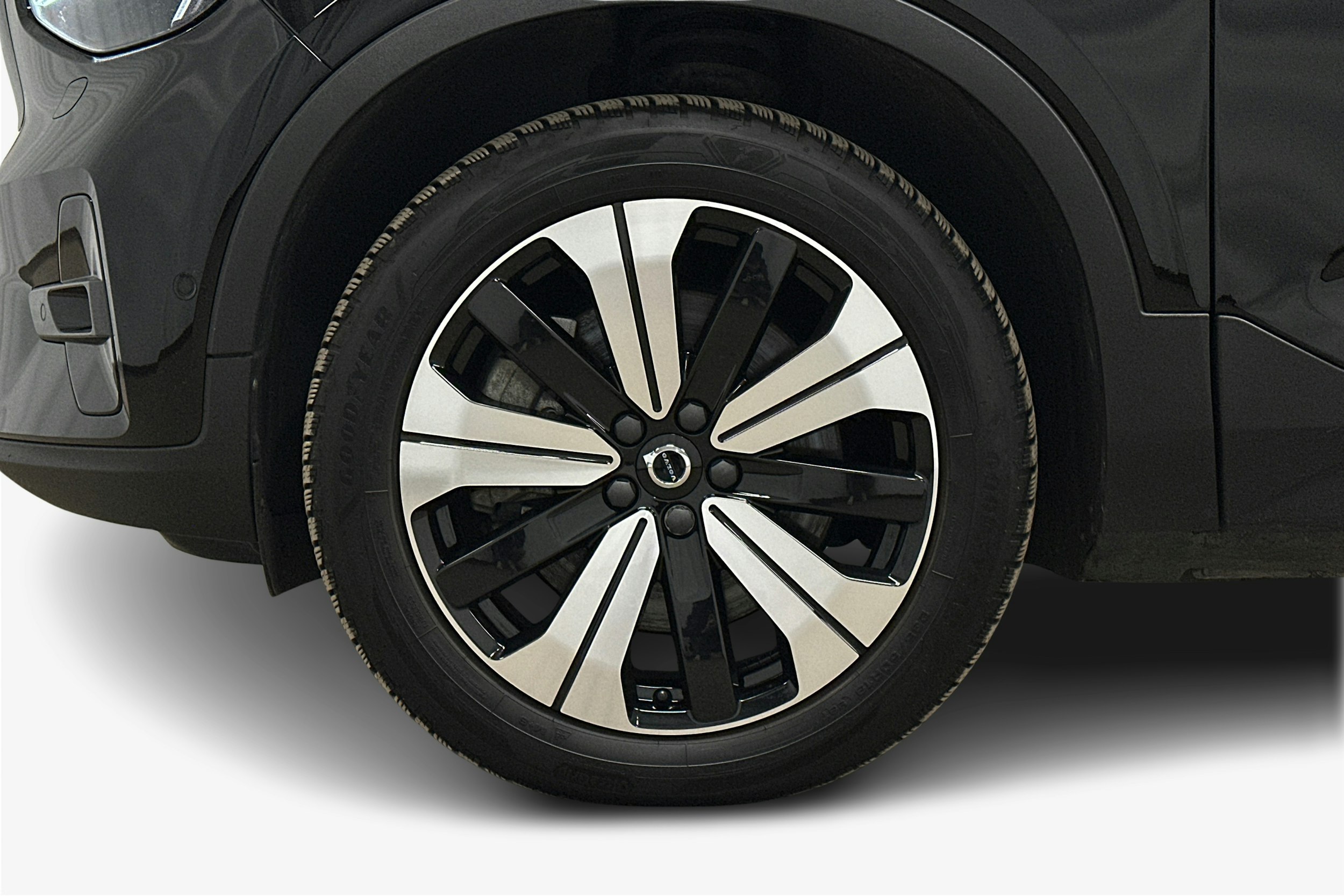 musta Volvo C40 2022 kuva 11.