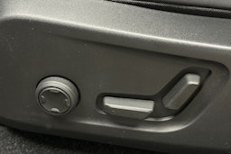 musta Volvo C40 2022 kuva 17.