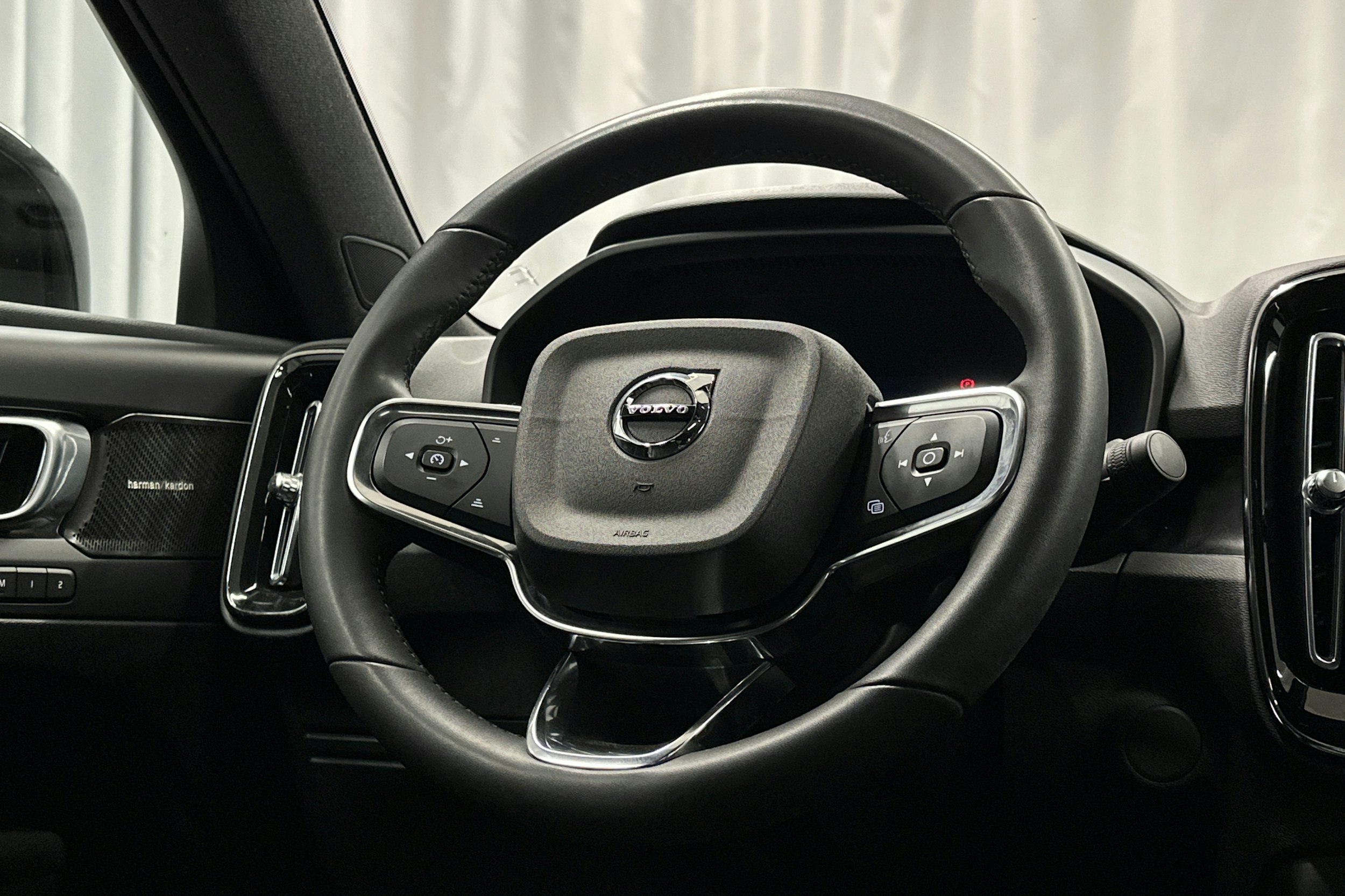 musta Volvo C40 2022 kuva 19.