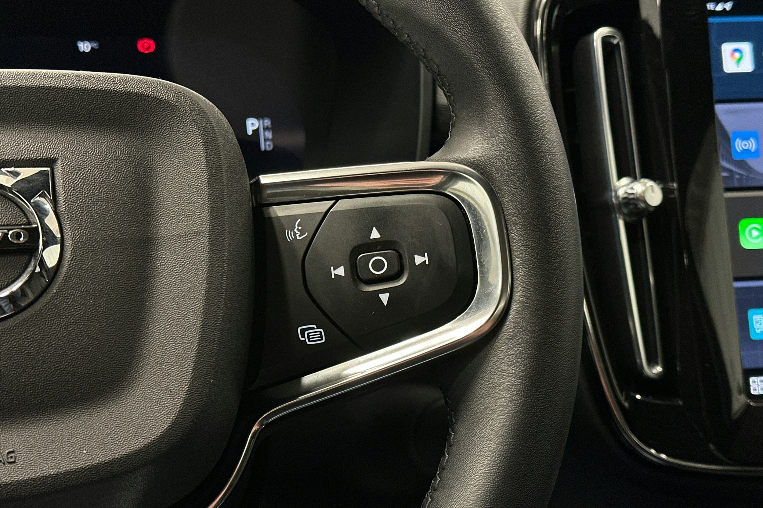 musta Volvo C40 2022 kuva 21.