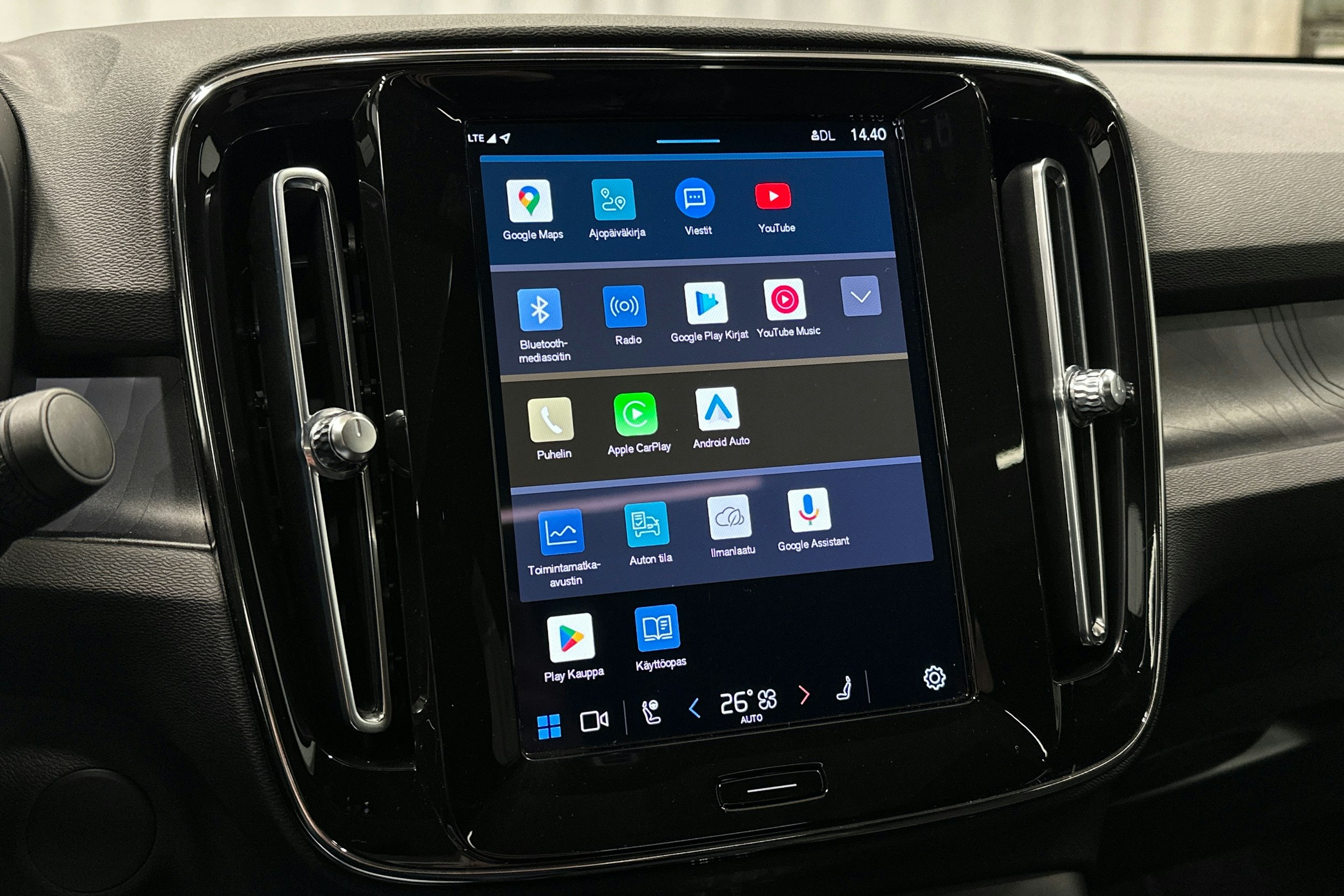 musta Volvo C40 2022 kuva 23.