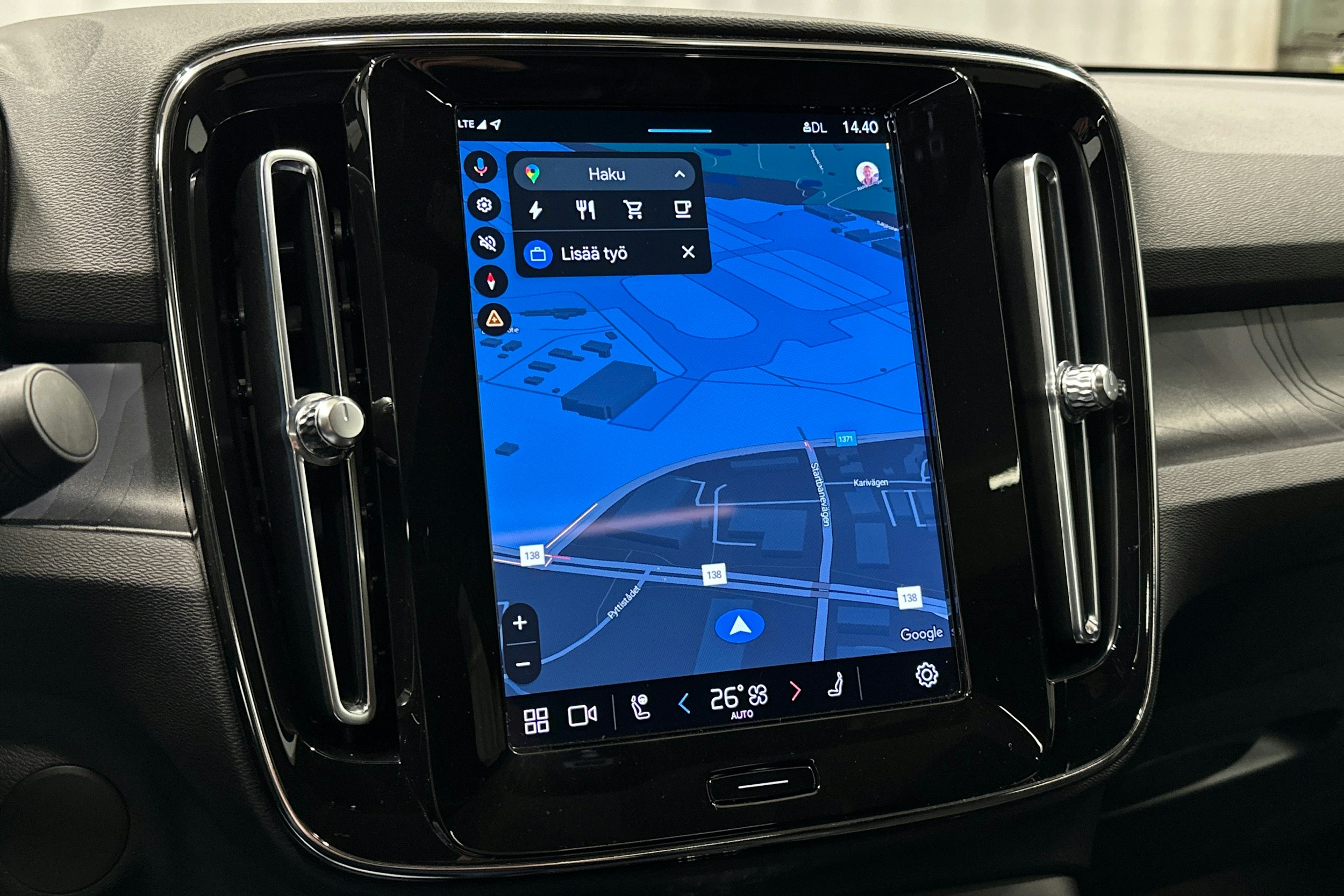 musta Volvo C40 2022 kuva 24.