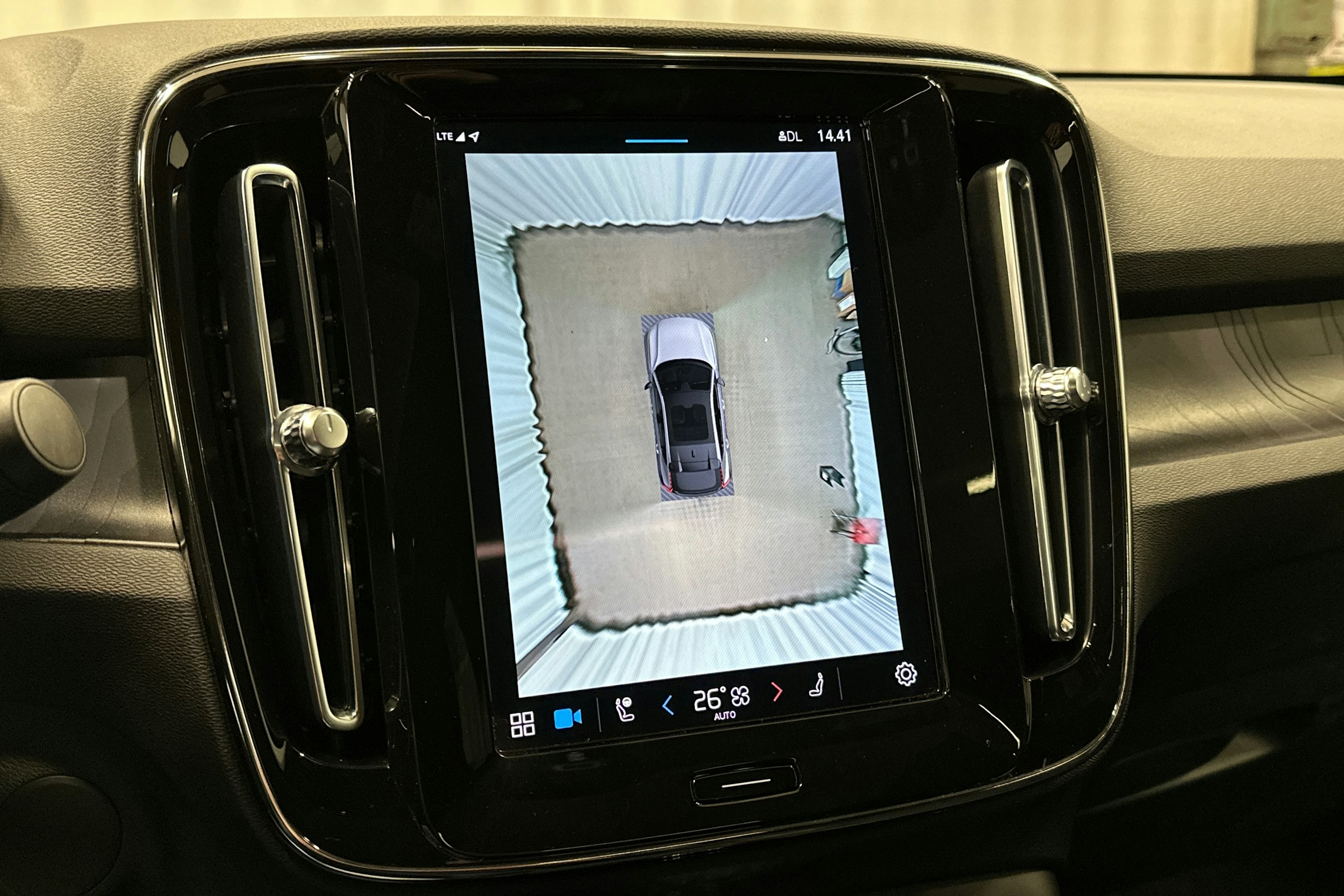 musta Volvo C40 2022 kuva 25.