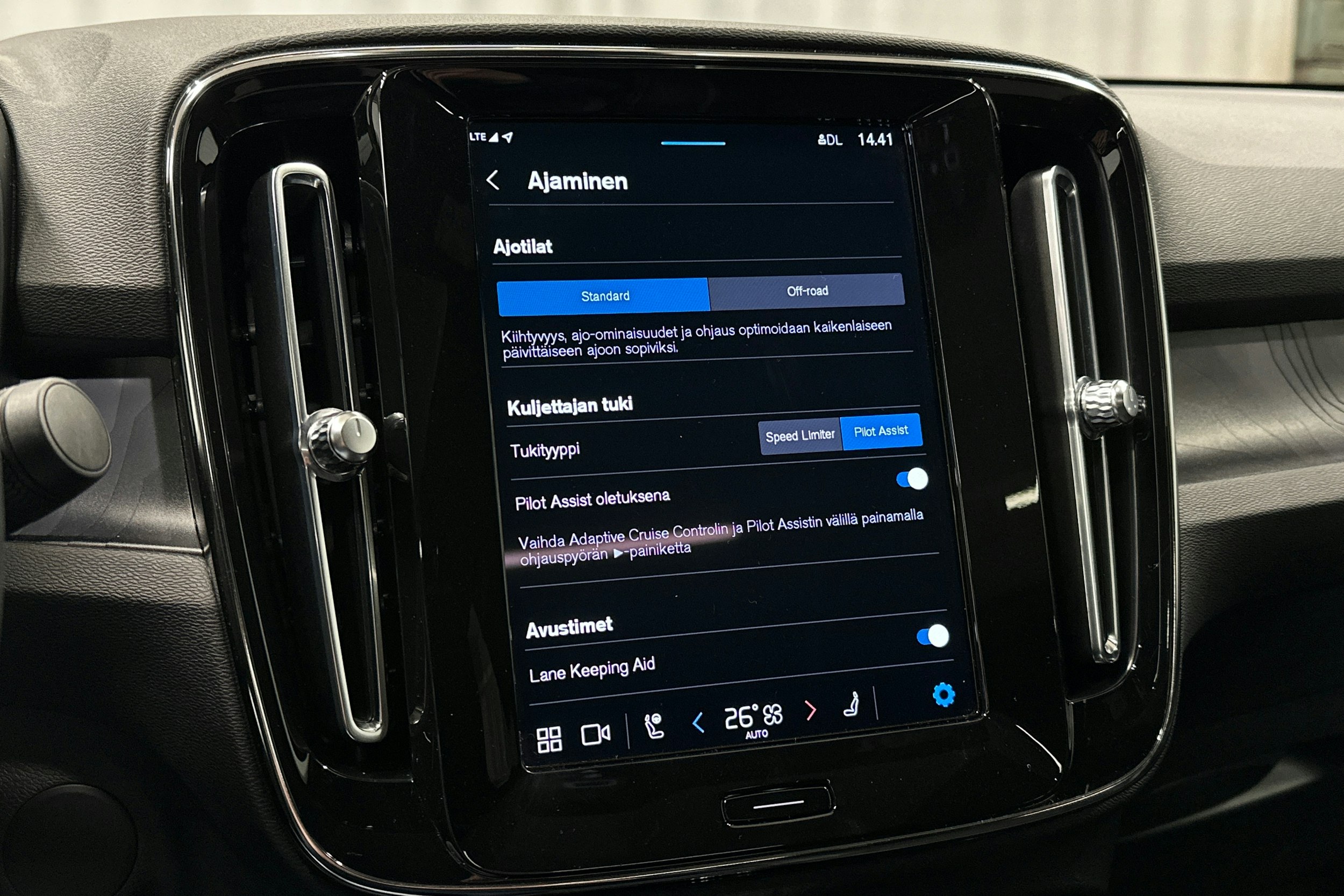 musta Volvo C40 2022 kuva 27.