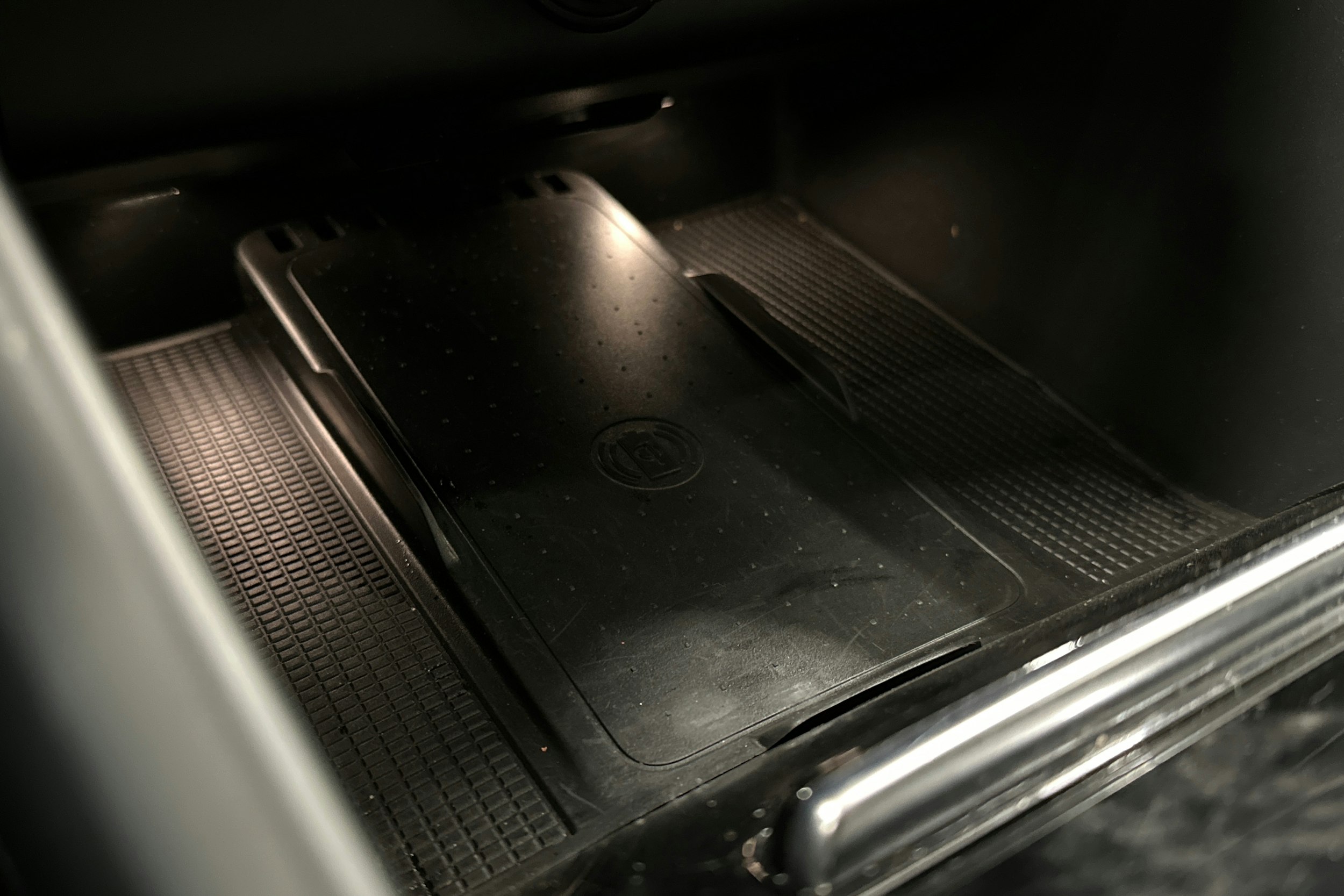 musta Volvo C40 2022 kuva 29.