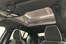 musta Volvo C40 2022 kuva 32.