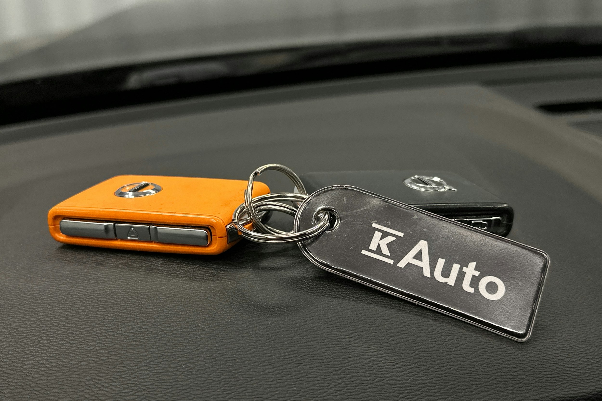 musta Volvo C40 2022 kuva 33.