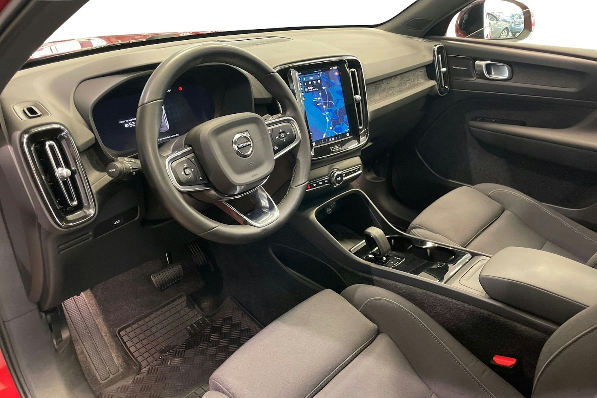 Punainen Volvo C40 2023 kuva 7.