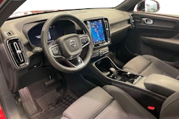 Punainen Volvo C40 2023 kuva 7.
