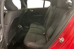 Punainen Volvo C40 2023 kuva 10.