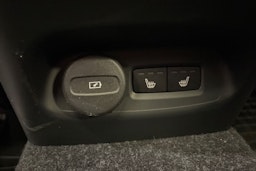 Punainen Volvo C40 2023 kuva 14.