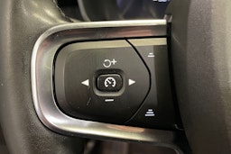 Punainen Volvo C40 2023 kuva 17.