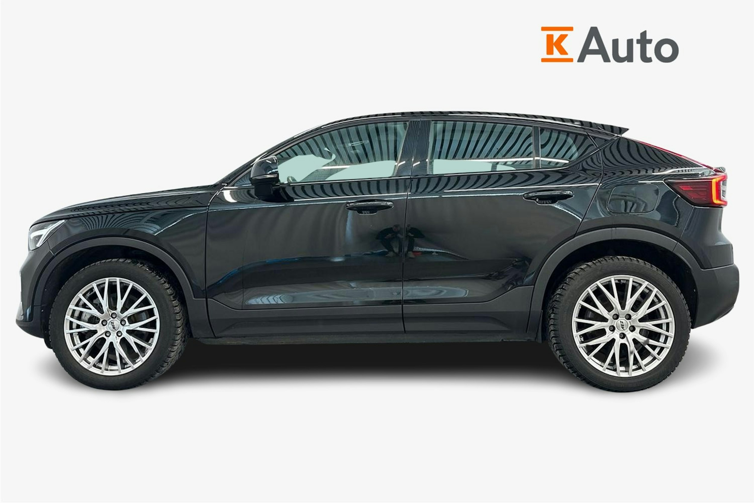 musta Volvo C40 2023 kuva 5.