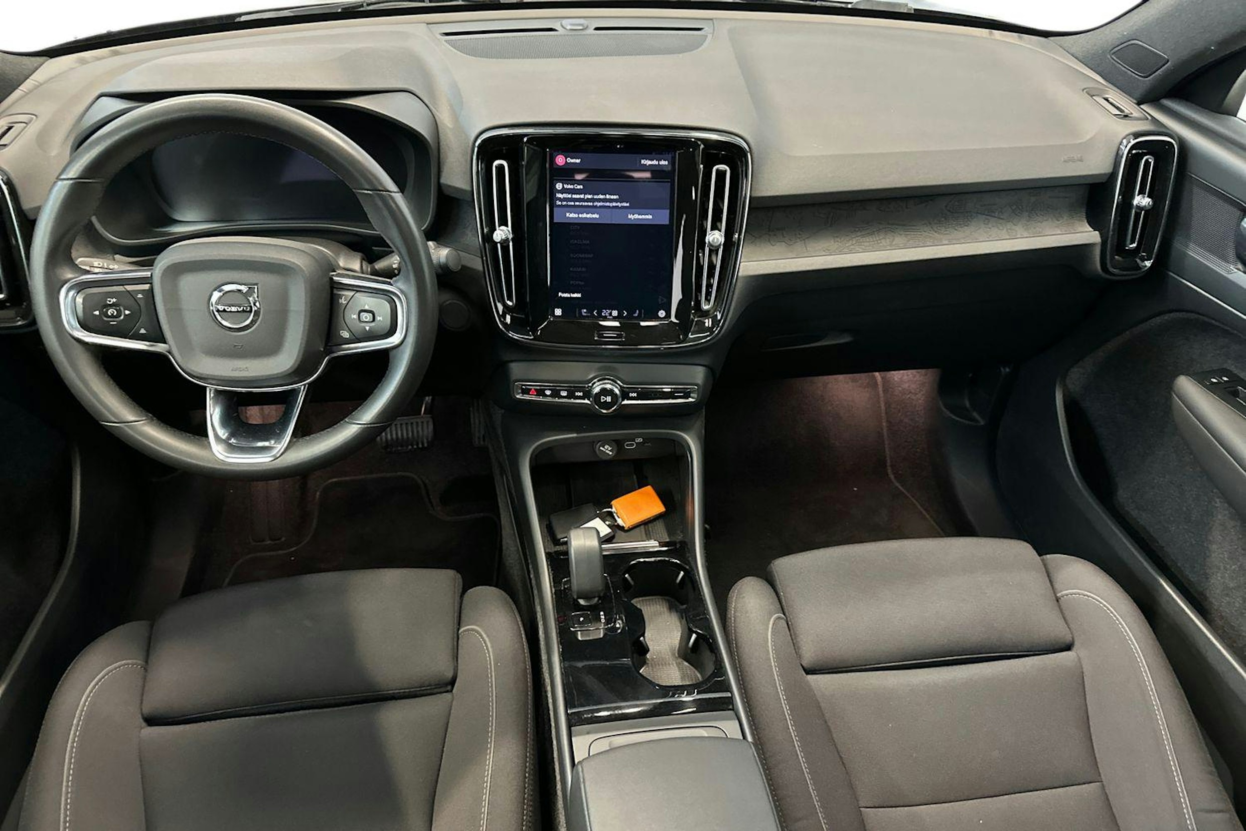 musta Volvo C40 2023 kuva 7.