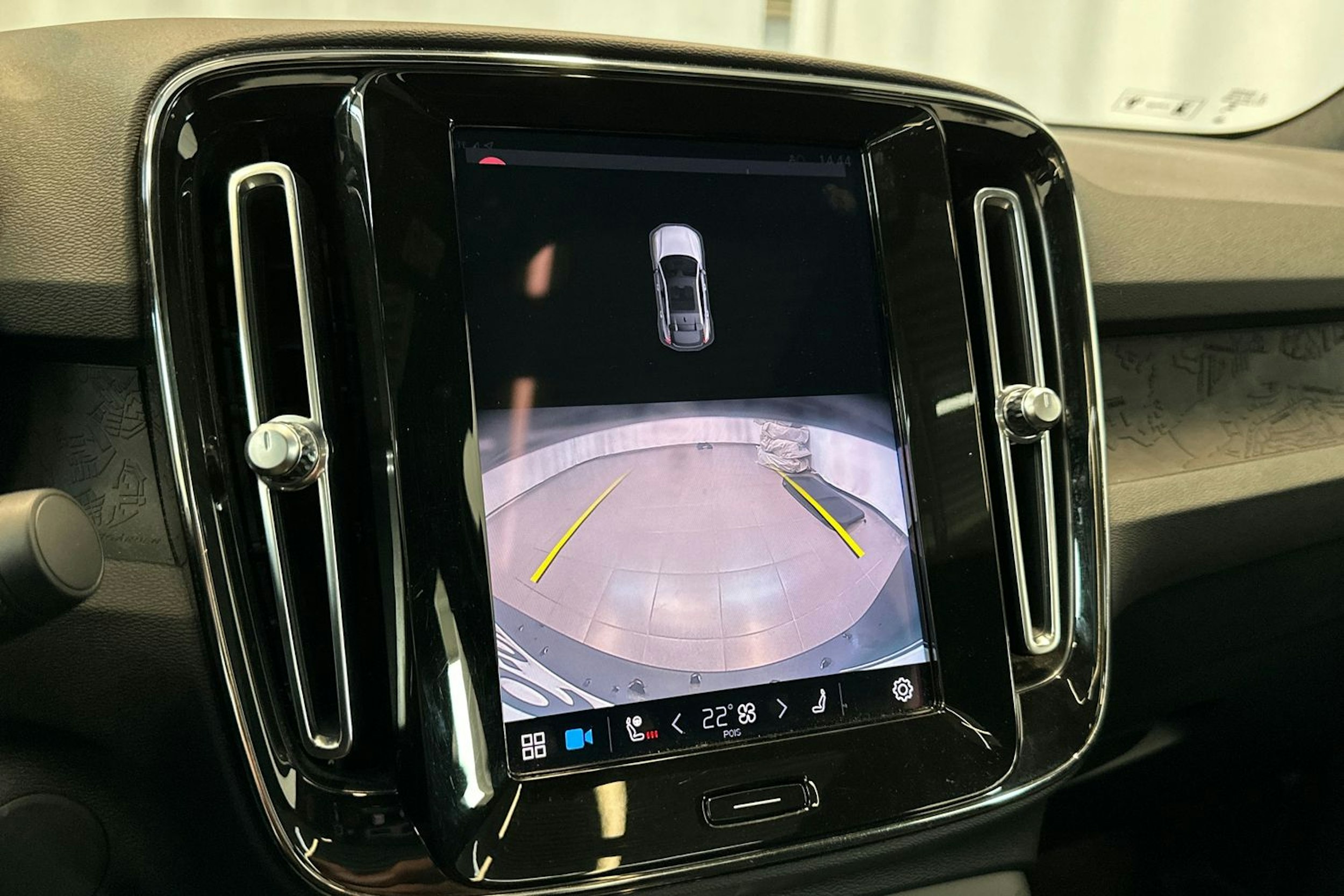 musta Volvo C40 2023 kuva 15.