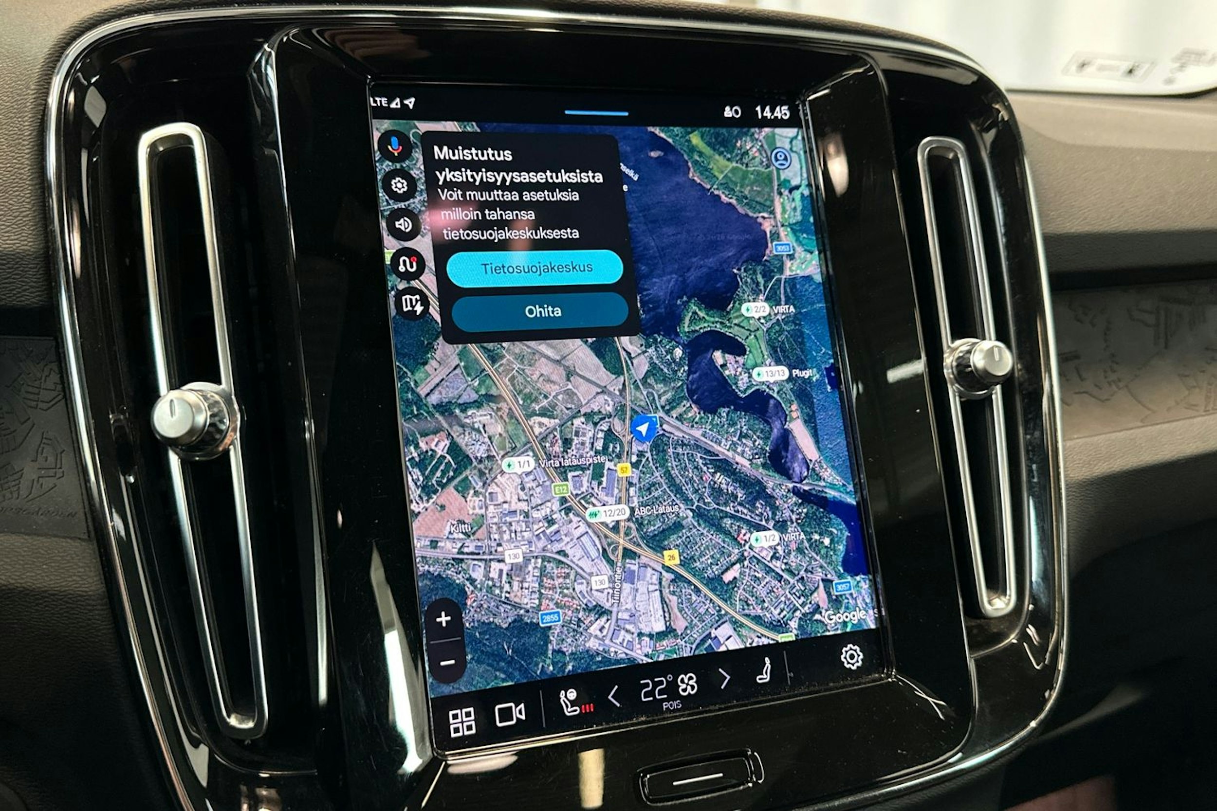 musta Volvo C40 2023 kuva 16.