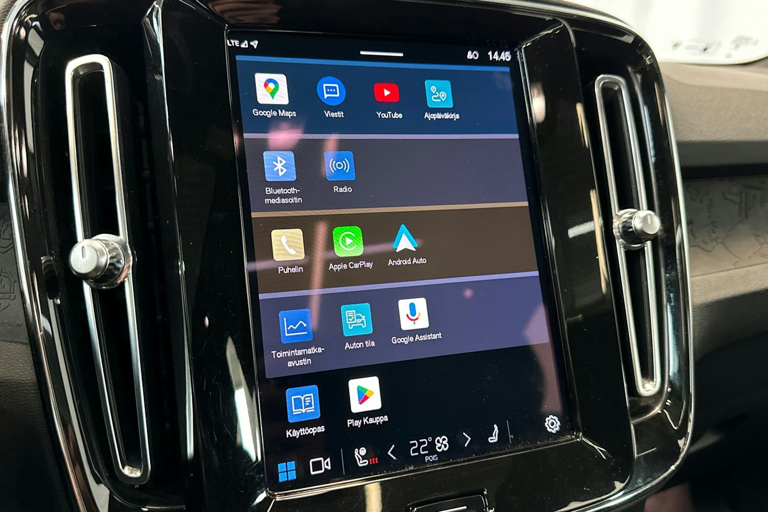 musta Volvo C40 2023 kuva 17.