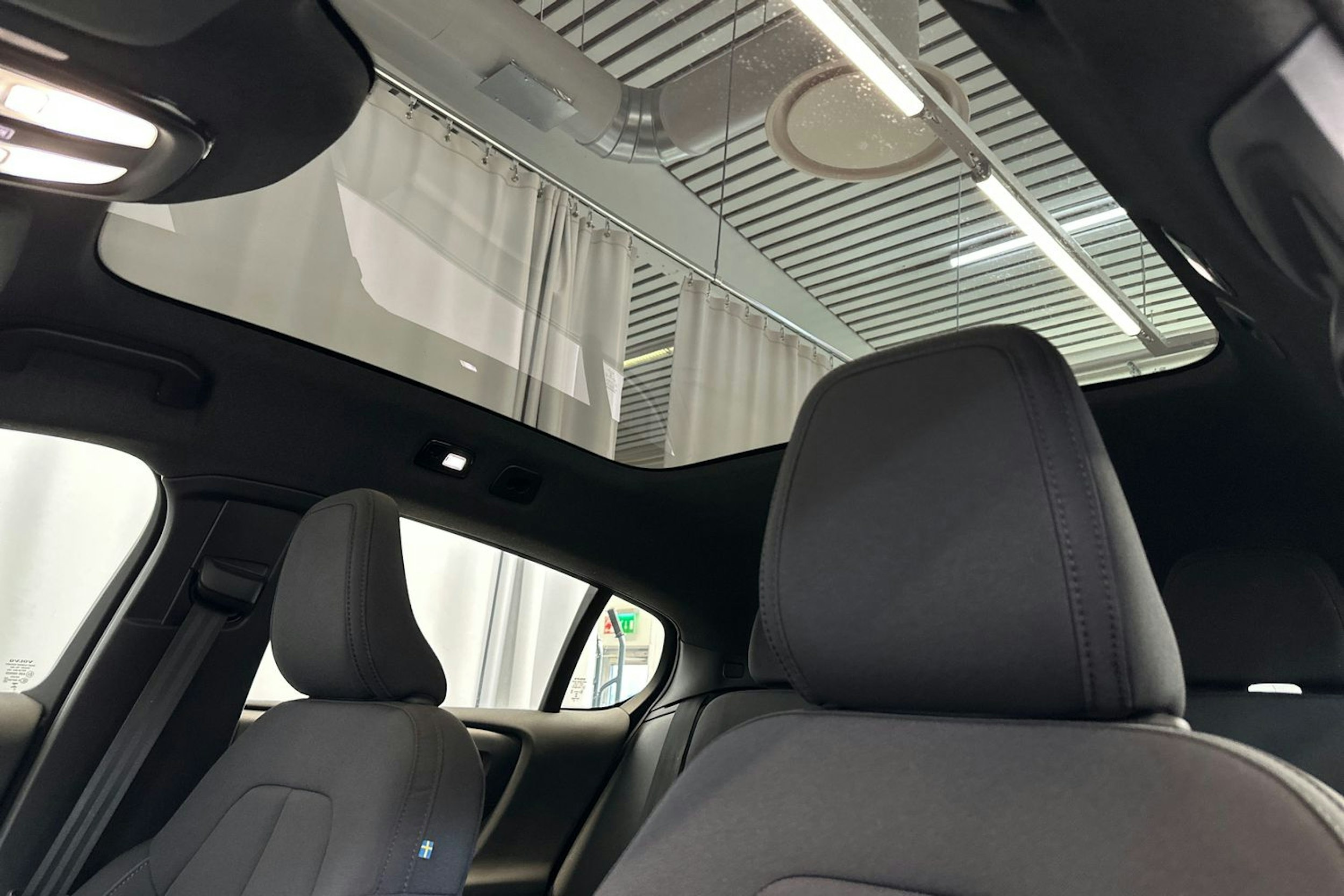 musta Volvo C40 2023 kuva 21.