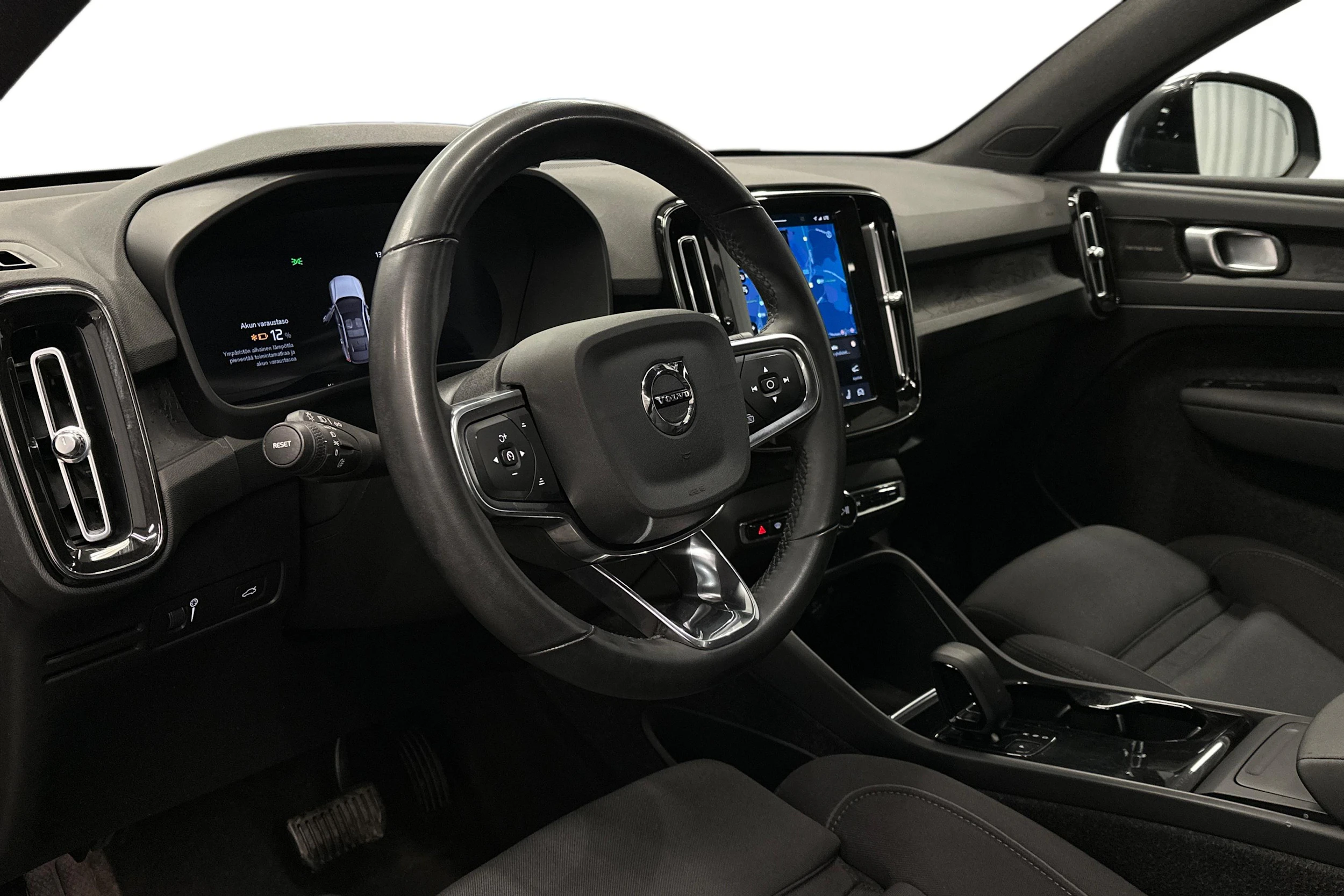 sininen Volvo C40 2022 kuva 6.